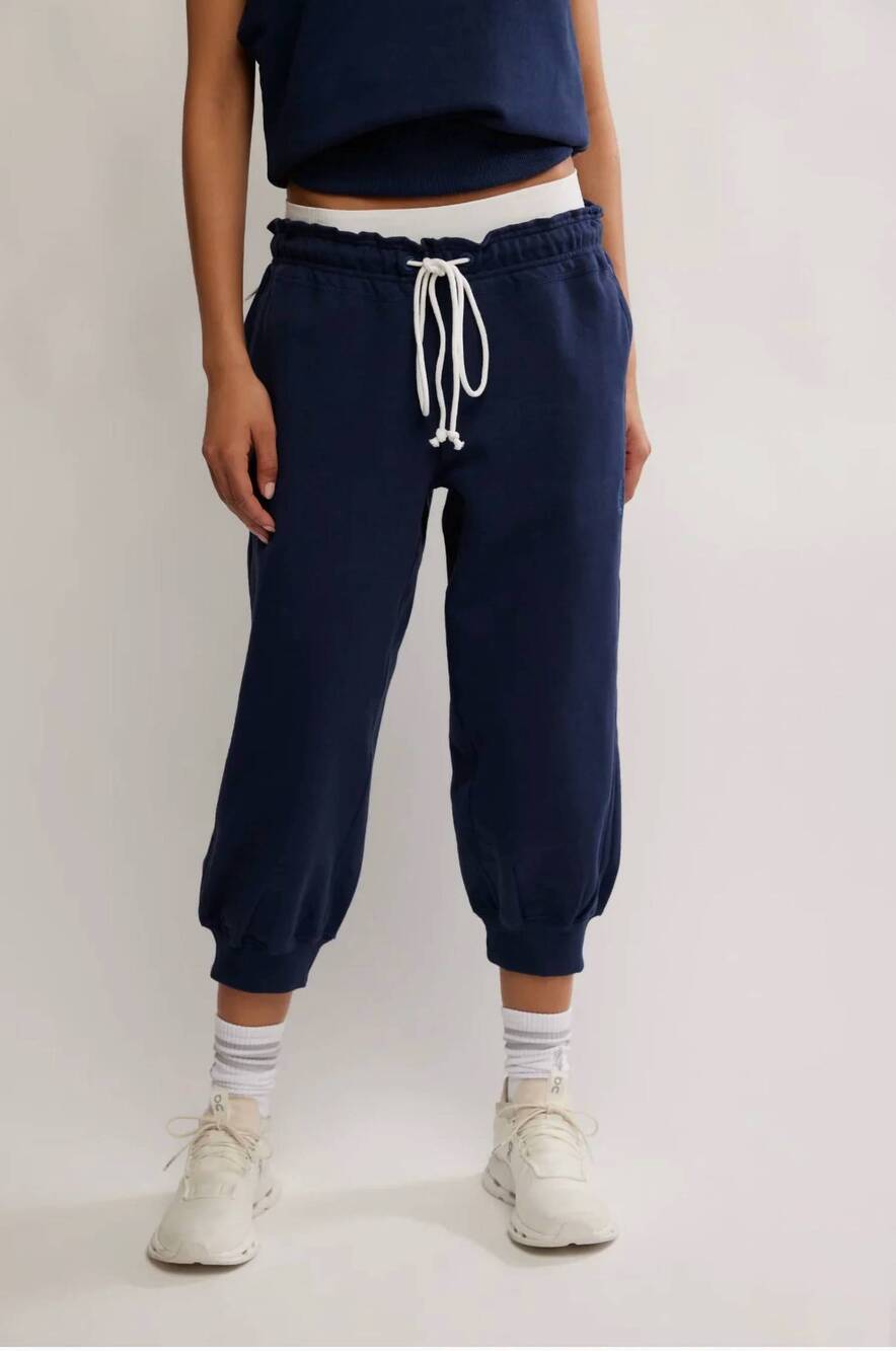NEW FREE PEOPLE flutter cropped joggers in midnight